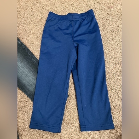 Bundle of 2 Pairs of Boys Pants Size 2T/24 Months - Picture 2 of 5
